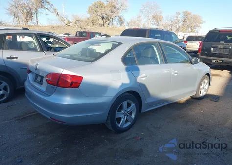 2014 Volkswagen Jetta 2.0L Tdi из США, поврежденный, VIN 3VWLL7AJXEM443925